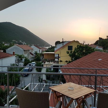 Apartmani Mlaja Trpanj Kamer foto